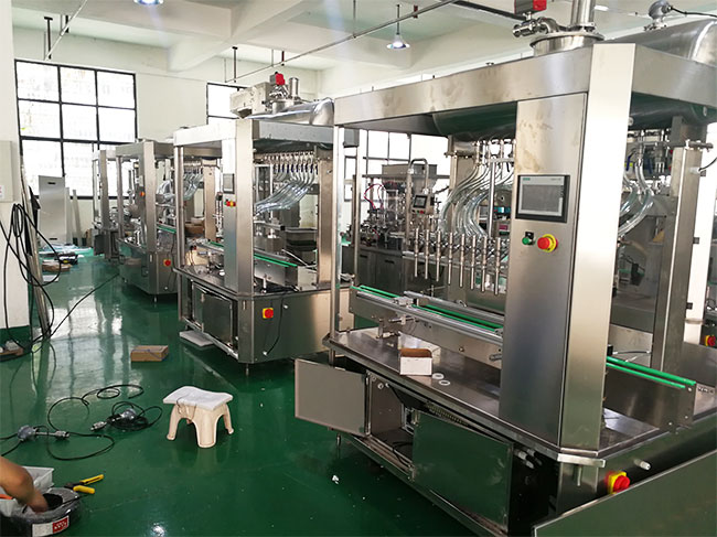 果汁果醬灌裝機(jī)設(shè)備展示