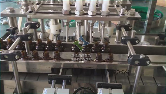 全自動精油灌裝旋蓋機,玻璃滴管蓋精油灌裝機