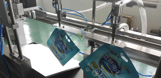 吸嘴袋灌裝旋蓋機,吸嘴自立袋灌裝旋蓋機